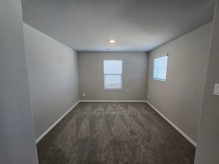 2223 Cliff Springs Dr — Photo 25