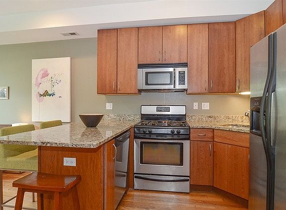 5th image of 2717 N Sawyer Ave APT 2