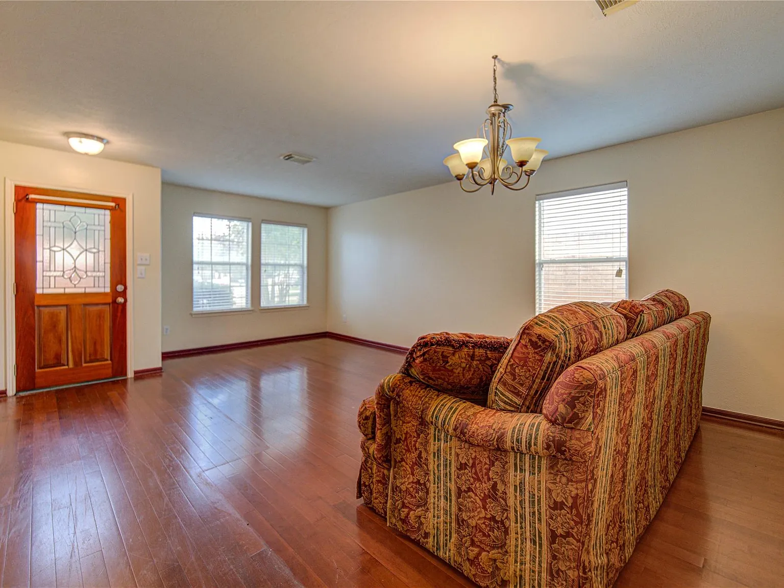4 bed, 3.5 bath, 3362 sqft, $2,650 — Photo 4