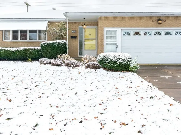 59 Cresthaven Dr, West Seneca, NY 14224