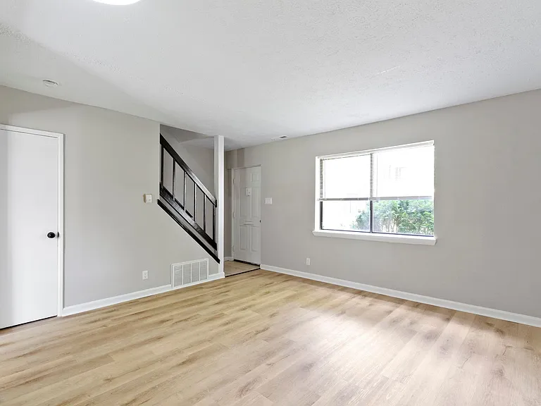 The Vistas Apartment Homes — Photo 37