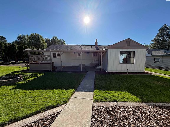 5th image of 1044 Sadie St