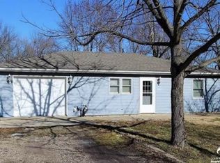 625 E 7th St, Tonganoxie, KS 66086