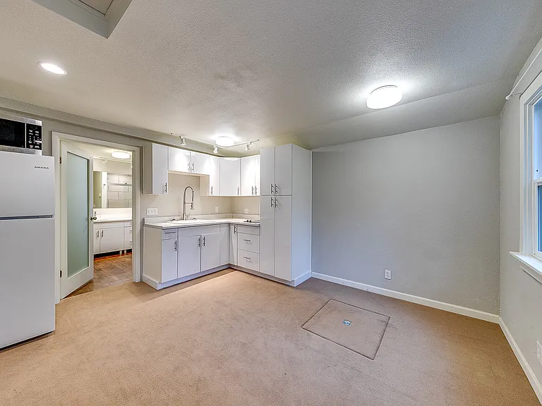 1140 Wing Point Way NE #B — Photo 11