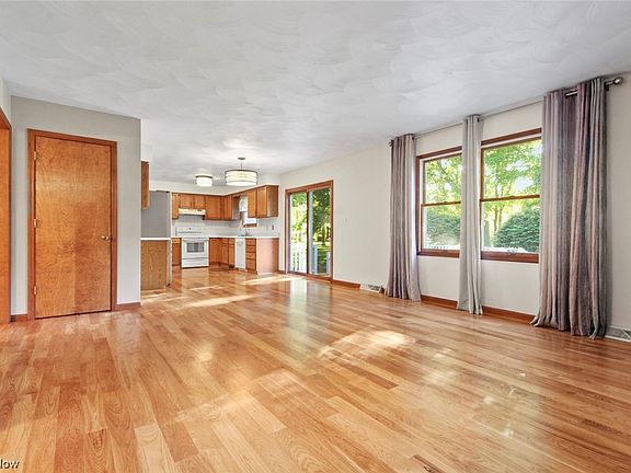 3rd image of 5800 Lockwood Blvd