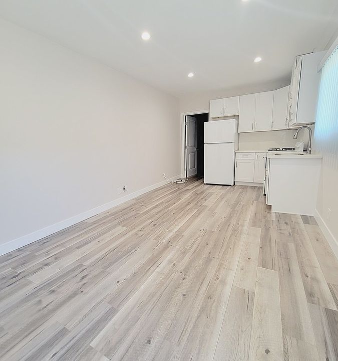 1st image of 523 Ivy St