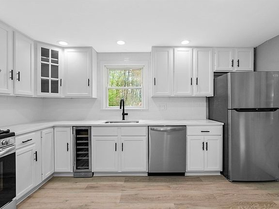 4th image of 255 West St
