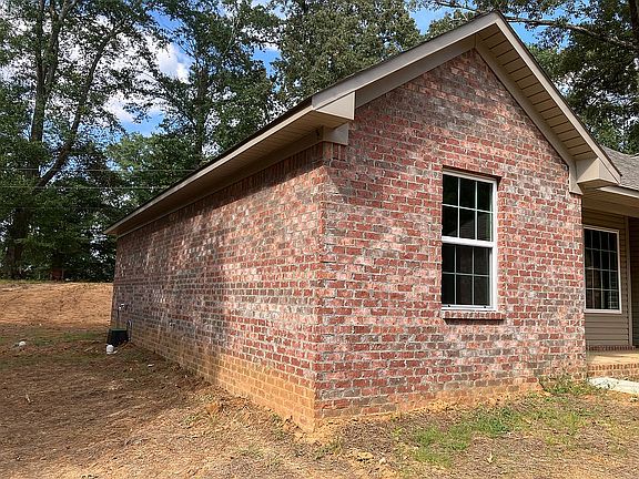 3rd image of 31 Indian Creek Rd