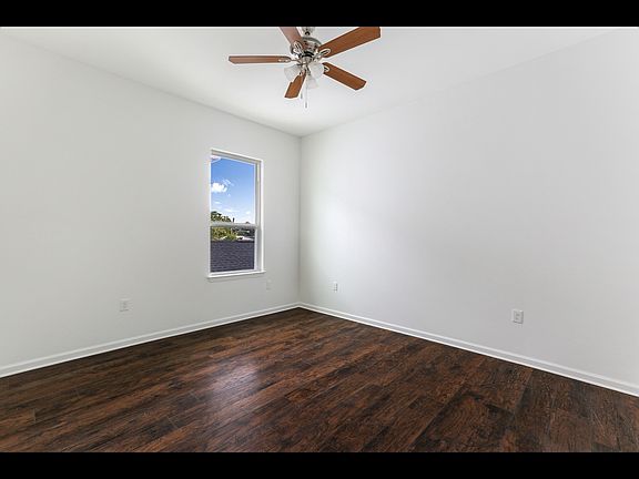 5th image of 2221 Willow St