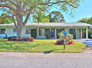 910 SW 27th Way, Boynton Beach, FL 33435