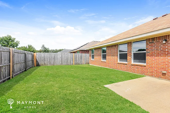118 Hamilton Dr — Photo 3
