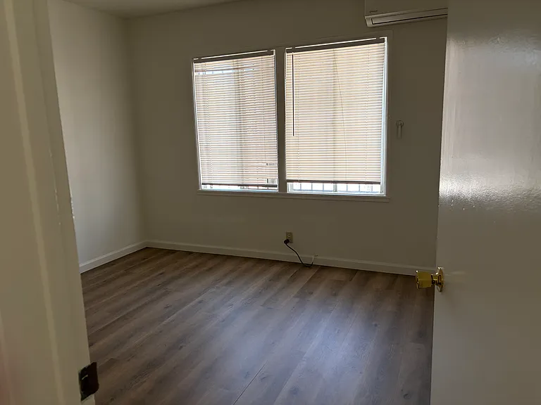 3205 N Angelus Ave — Photo 5
