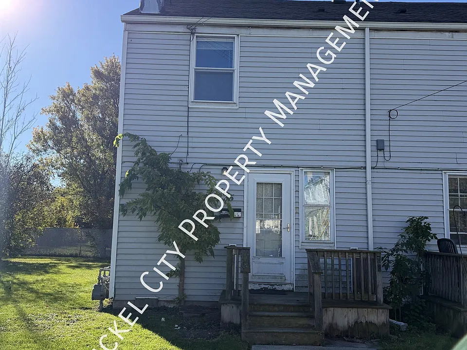 35 Thackeray Ct #35