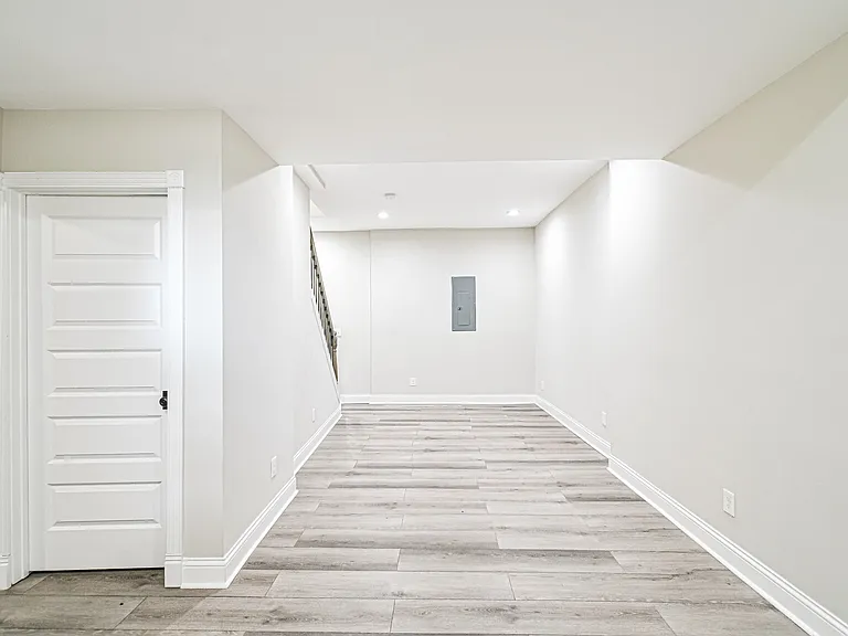 2823 Ashland Ave — Photo 34