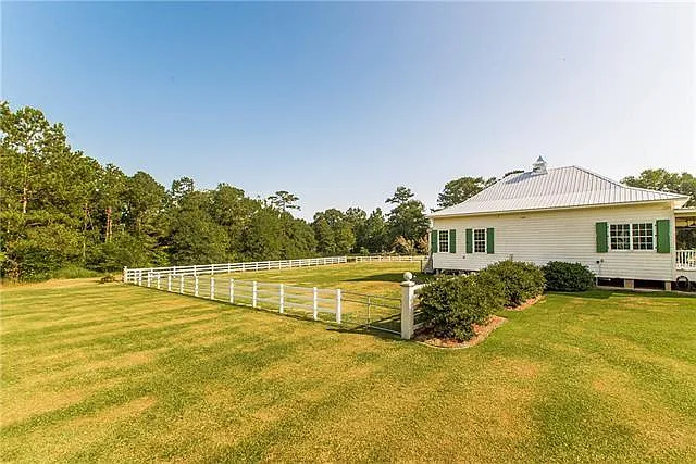 3 bed, 2.0 bath, 1850 sqft, $2,750 — Photo 2