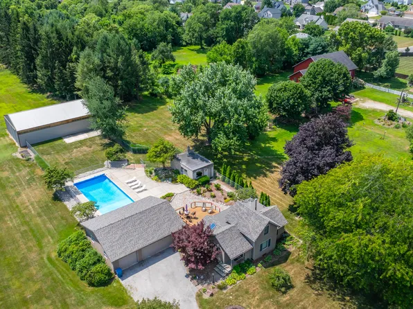 1314 Miners Rd, Saint Joseph, MI 49085