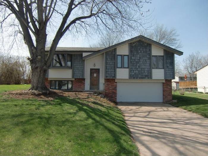 7214 S 74 Ave