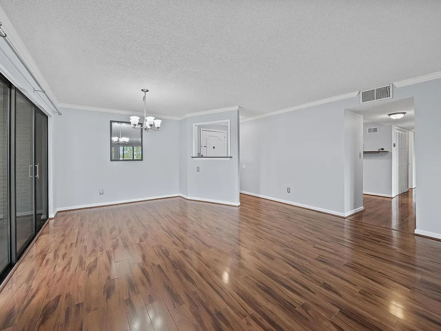 2 bed, 1470 sqft, $1,950 — Photo 2