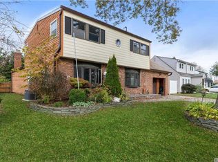 101 Azalea Rd, Levittown, NY 11756