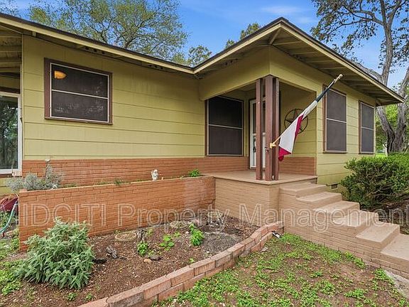 3rd image of 1079 Canyon Dr