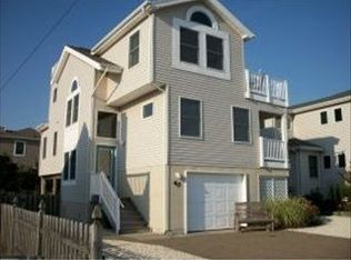 40 W Cape Cod Ln, Brant Beach, NJ 08008