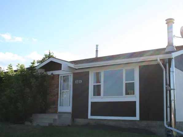 1219 E 68th St NE, Calgary, AB T2A 5K6