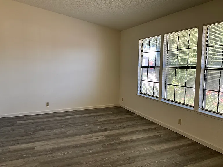 5 Baywind Ct — Photo 2