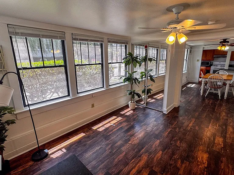 Spacious 3bd/3ba on Broadway! — Photo 7