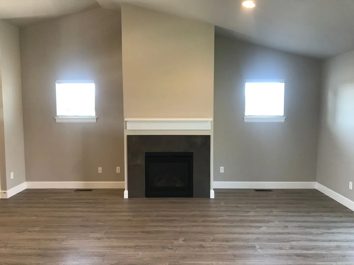 Newer Construction Single Level Home in Redmond — Photo 2