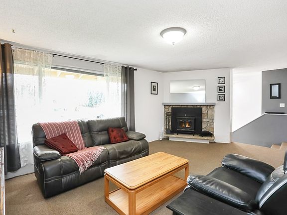 3rd image of 1311 Magnolia Dr