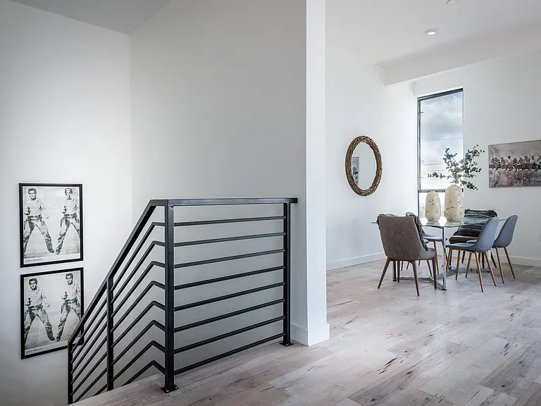 The Lex @ 4522 Lexington — Photo 8