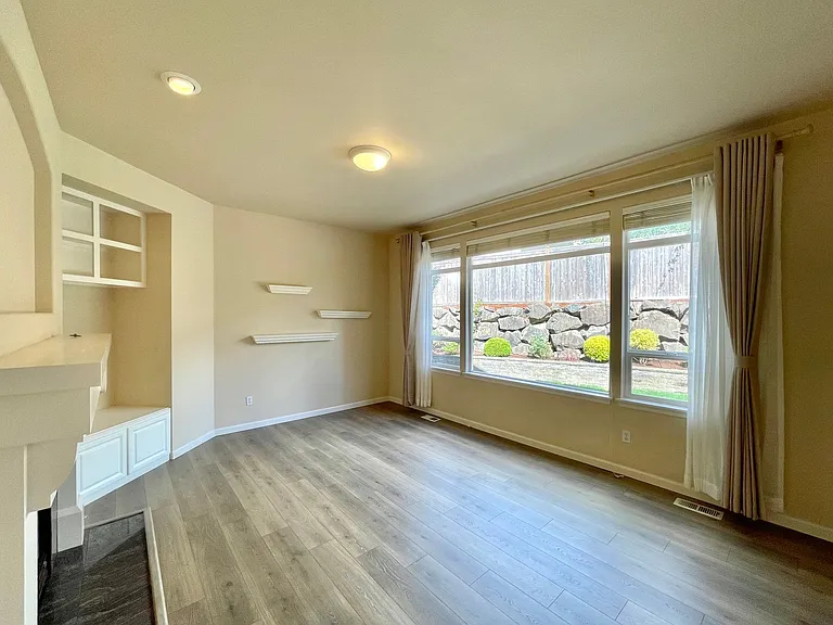 1921 NE 34th Pl — Photo 12