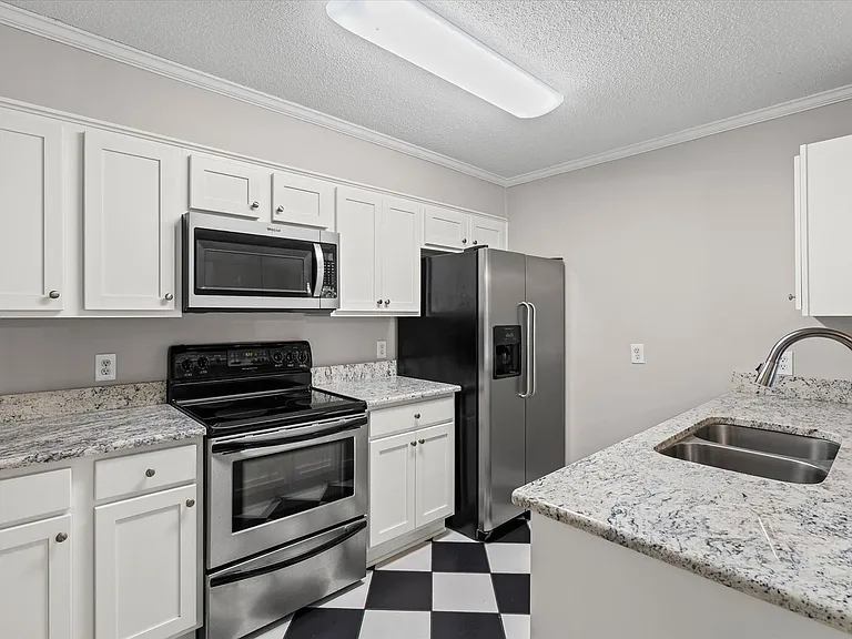 6637 Jackson Sq #B2 — Photo 7
