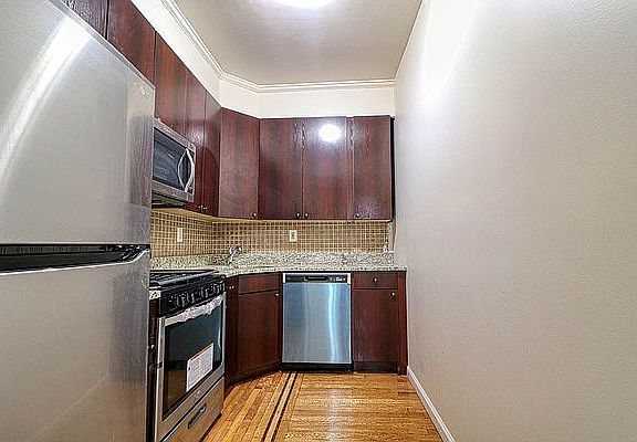 2nd image of 3641 Irwin Ave Floor 1