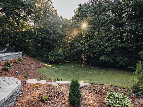 4th image of 768 Deep Woods Dr