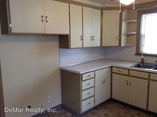 3rd image of 4332-4334 Chester Dr