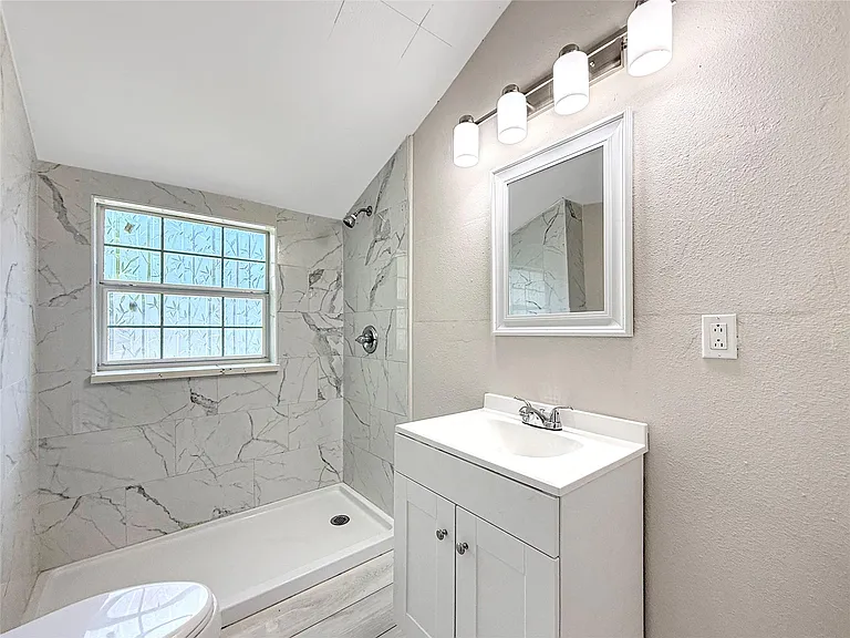304 Stimson St — Photo 14