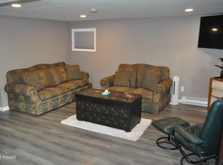 25 Lizzys Ln FLOOR 2, Waymart, PA 18472
