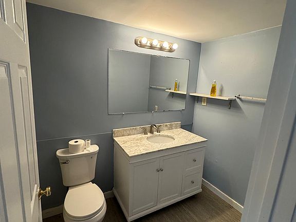 Newly renovated full bath