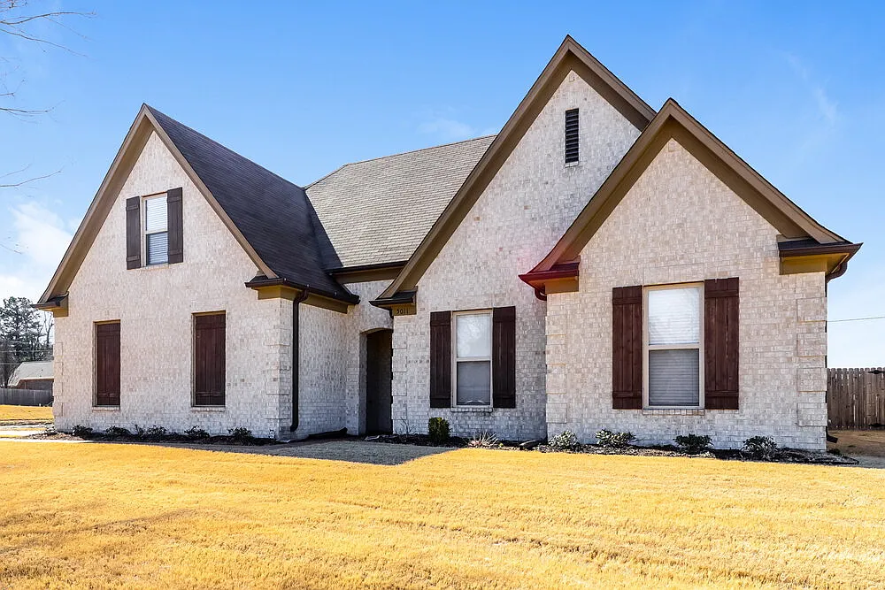 3 bed, 2.0 bath, 2115 sqft, $3,370 — Photo 4