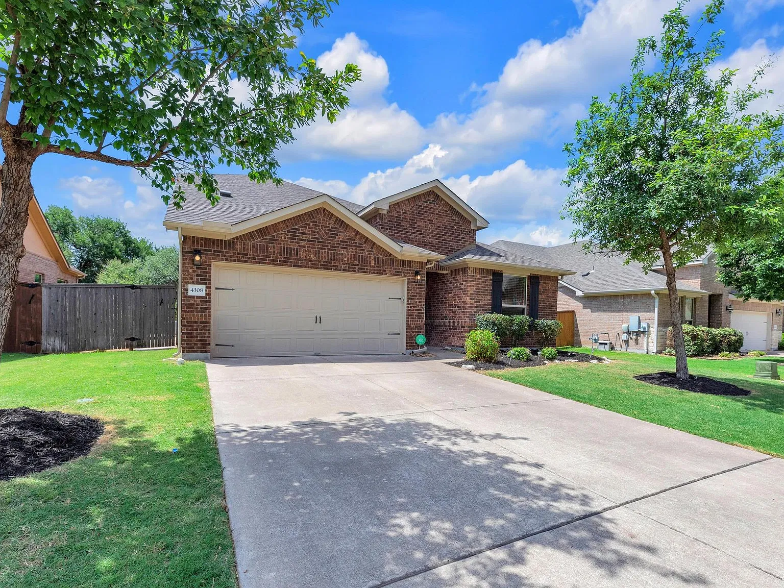 4 bed, 3.0 bath, 2186 sqft, $2,355 — Photo 2