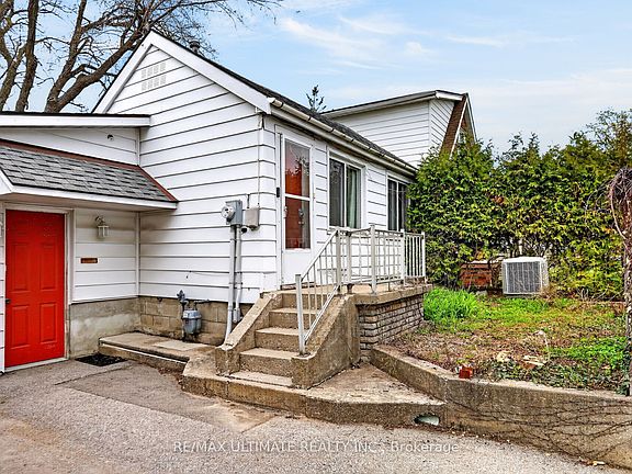3rd image of 378 Kennedy Rd