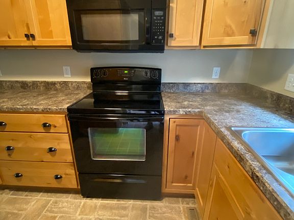 4th image of 903 13th St W #1