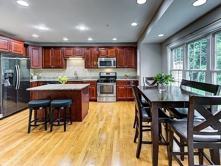 23 Holbrook Ln — Photo 6