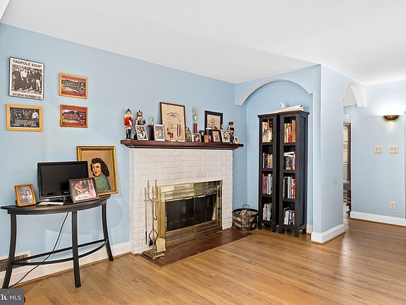 5th image of 307 Pine St