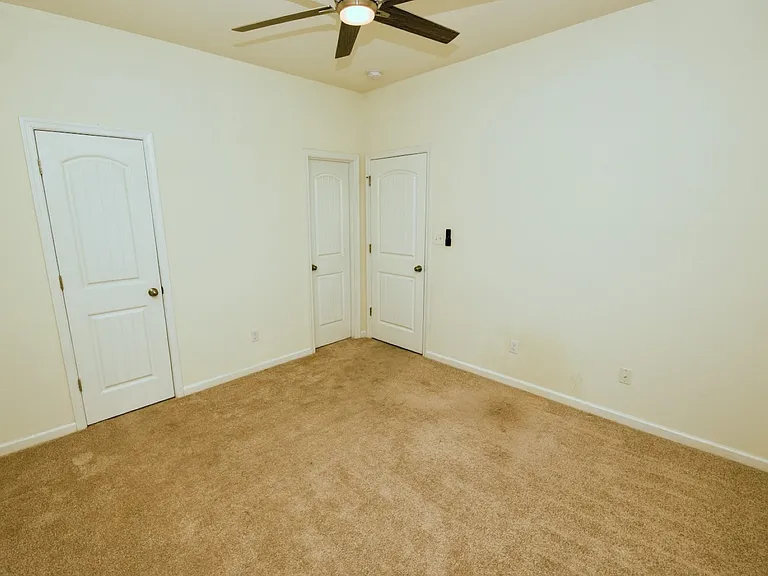 4115 Franklin St — Photo 41