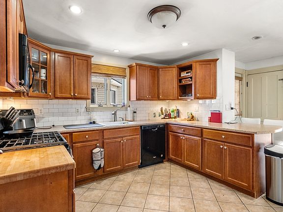 2nd image of 92 Oakton Ave #1