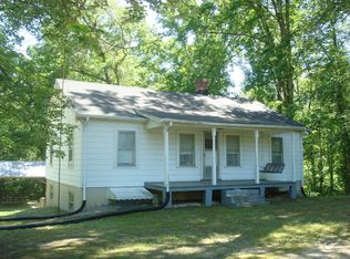 1040 Depot Ln, Nathalie, VA 24577