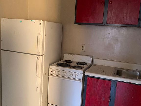 4th image of 215 N Logan St APT D1