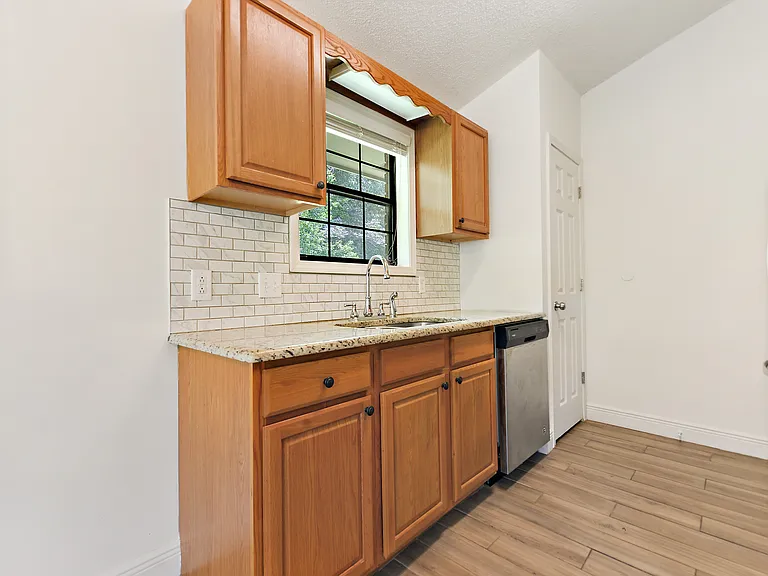 111 Winchester Dr — Photo 9